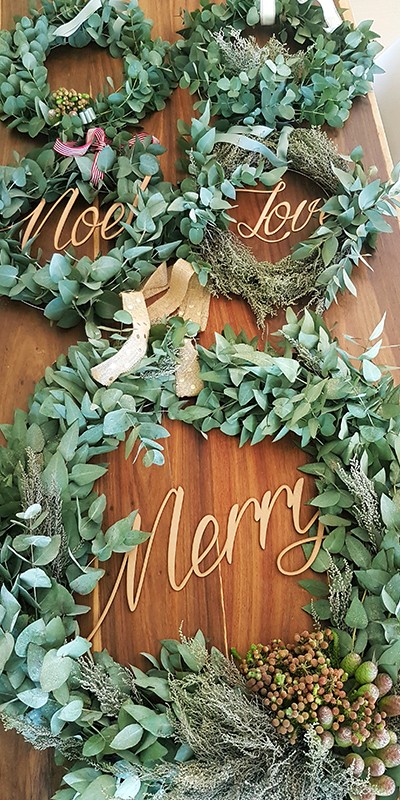 DECOR: love, leaves and wreaths for TMP
